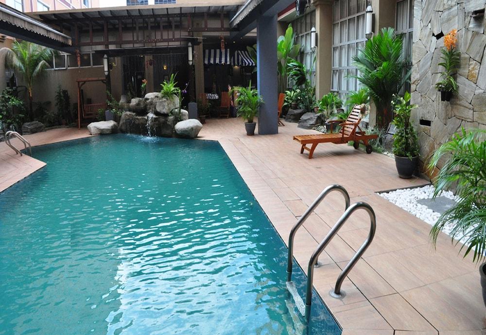 Maluri Hotel 3*
