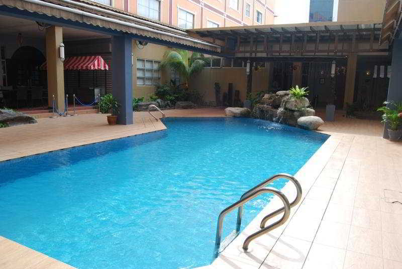 Maluri Hotel 3*